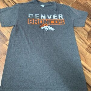 Youth Medium Denver Broncos Gray NFL Team Apparel Football T-Shirt Kids Tee